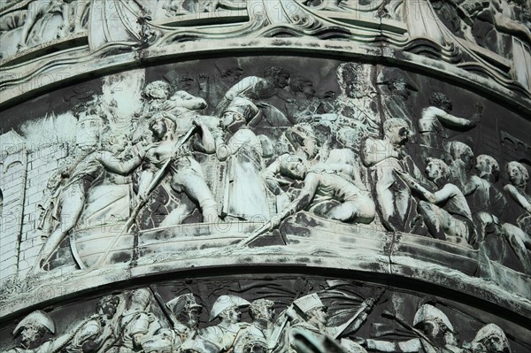 France, Paris 1e, place Vendome, detail colonne vendome, bataille Napoleon, bronze,