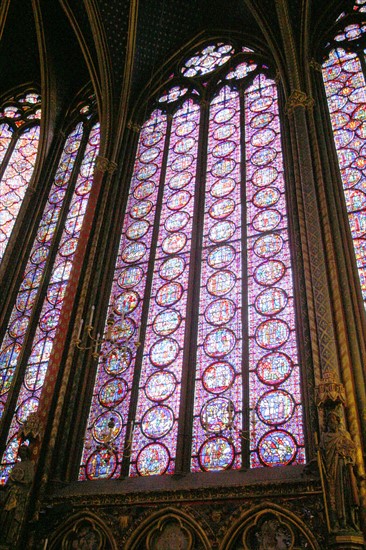 France, Paris 1e, enceinte du palais de justice, la sainte chapelle, monument historique, art gothique, 
chapelle haute, vitraux,