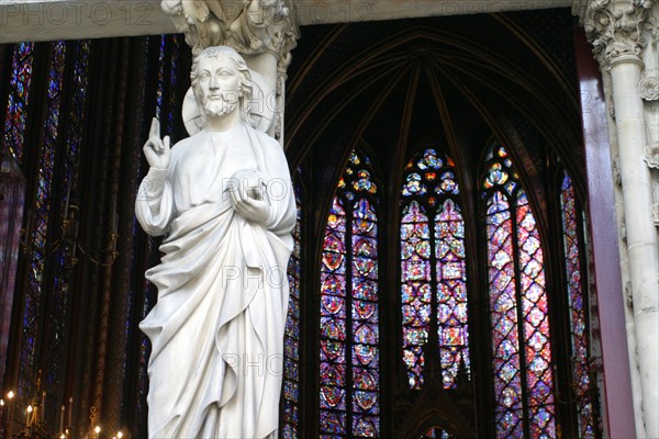 France, Paris 1e, enceinte du palais de justice, la sainte chapelle, monument historique, art gothique, 
chapelle haute, vitraux, statue du portail,