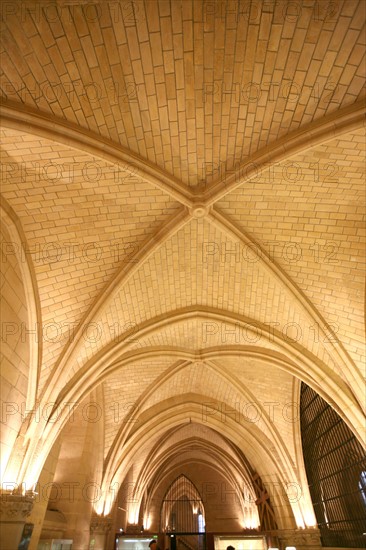 france, Paris 1er - Conciergerie - salle des gens d'armes, voutes,