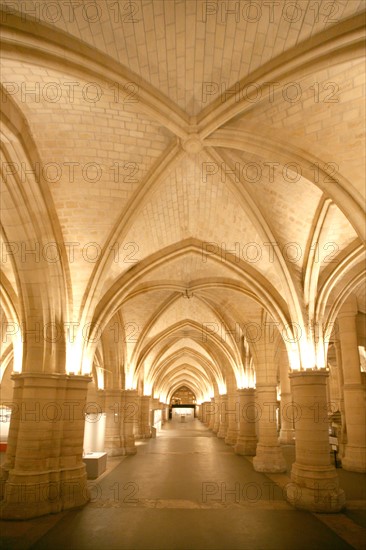 france, Paris 1er - Conciergerie - salle des gens d'armes, voutes,