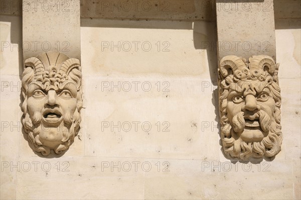 France, Paris 6e-1er, Pont Neuf, detail des mascarons, figures, pierre, sculpture, Seine,