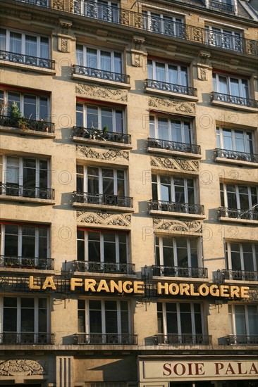 France, Paris 3e, rue beaubourg, immeuble, enseigne sur la facade, la france horlogere,