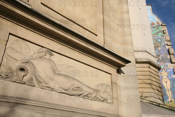 france, Paris 3e -le marais - fontaine des haudriettes - rue des archives - mur peint de Robert Combas rue des 4 fils