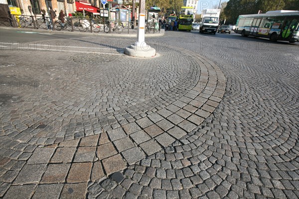 France, Paris 4e, place de la bastille, materialisation au sol de l'ancienne prison de la bastille, paves,