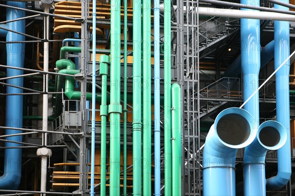 France, Paris 4e, beaubourg, centre Pompidou, parvis, facade, architectes richard rogers et renzo piano, rue du renard, tubes,