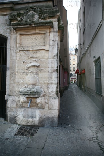 France, Paris 4e, fontaine Maubuee face au centre pompidou, rue de venise