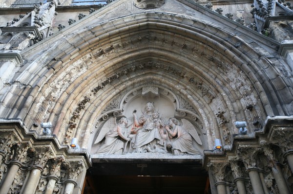 France, Paris 5e, eglise saint severin, detail portail, sculptures, tympan,