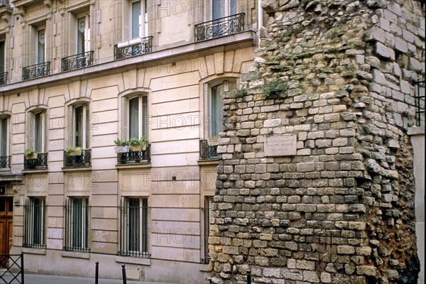 France, Paris 5e, rue clovis, vestiges de la muraille de philippe auguste, archeologie, histoire medievale,