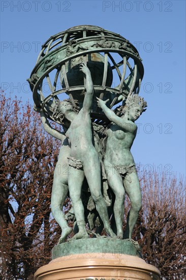 France, Paris 6e, avenue de l'observatoire, fontaine Carpeaux, les quatre parties du monde, chevaux de Fremier et globe de Legrain (1867)