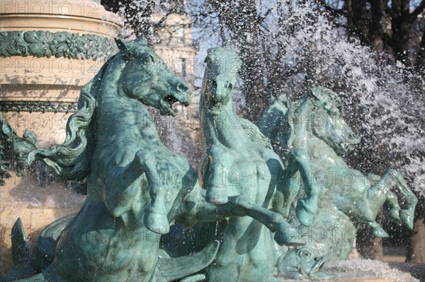 france, Paris 6e, avenue de l'observatoire, fontaine Carpeaux, les quatre parties du monde, chevaux de Fremier et globe de Legrain (1867)