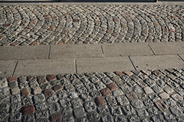 Paris 6e pave Parisien - rue de l'ecole de medecine