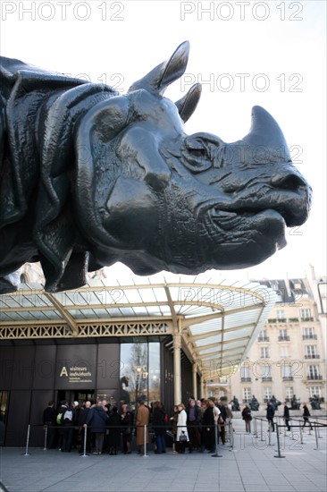 France, Paris 7e, musee d'Orsay, quai Anatole france, statues, sculpture, rhinoceros, esplanade,