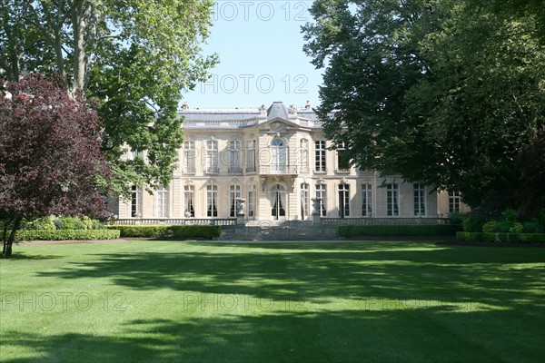 France, Paris 7e, hotel particulier, Hotel de Matignon, 56 rue de Varenne, 1er ministre, detail de mascaron de l'aile gauche de la courfacade sur jardin