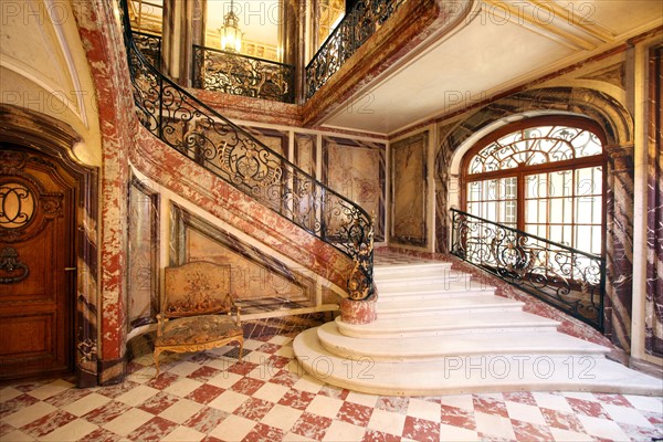 France, Paris 7e, hotel particulier, hotel de Behague, ambassade de roumanie, 123 rue saint dominique, escalier d'honneur