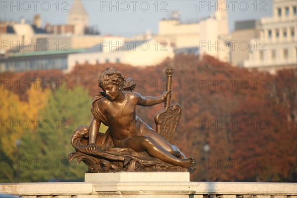 France, Paris 8e/7e arrondissement - pont Alexandre III, detail scumpture bronze, nereide, sculpteur andre massoude,