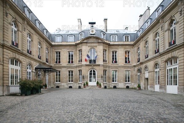 France, Paris 9e, mairie du 9e, 6 rue drouot, hotel particulier, hotel d'Augny, facade sur cour