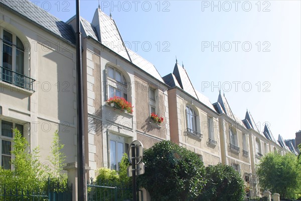 France, Paris 13e, maisons rue du Dr Leray, pavillons identiques, toitures en fer de hache,