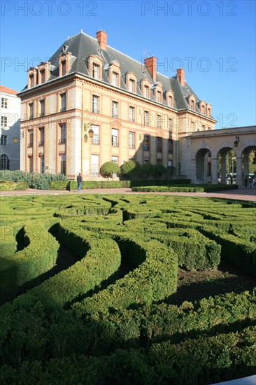 France, Paris 14e, boulevard jourdan, cite internationale, 
portique d entree, jardin a la francaise,