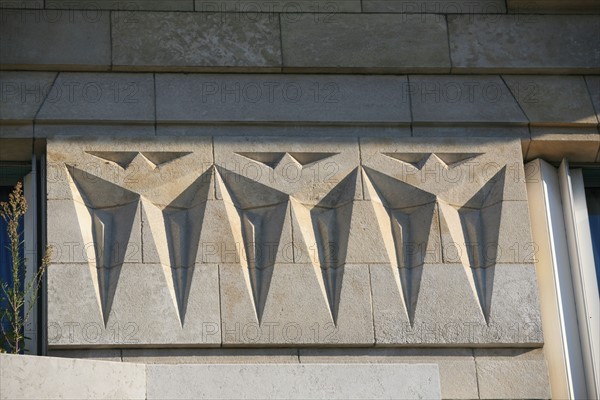 France, Paris 14e, boulevard jourdan, station rer, cite universitaire, art deco, detail motifs en facade,