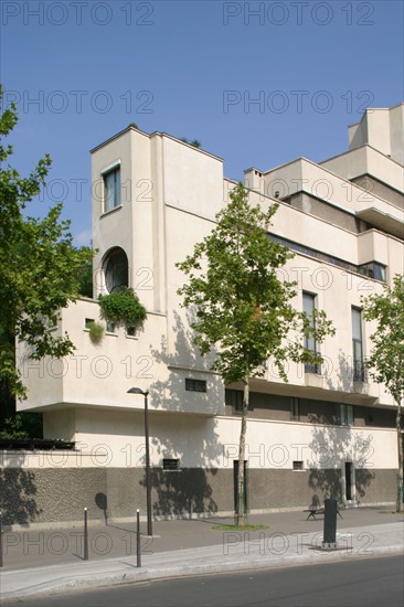 France, Paris 15e immeuble style paquebot, 3bd victor, architecte pierre patout, art deco,