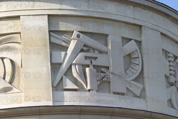 France, Paris 15e, laboratoire national d'essais, rue gaston boissier
vue depuis le boulevard Lefebvre
detail bas relief, outils et instruments,