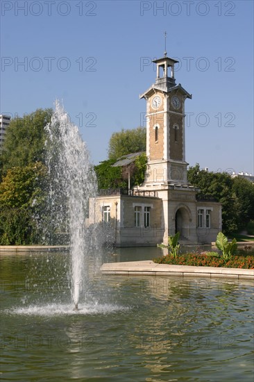 France, Paris 15e, parc georges brassens, jardin public, bassin et jet d'eau, ancienne tour, des abattoirs