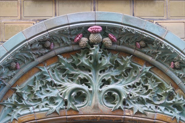 Building 2 rue Eugène-Manuel in Paris