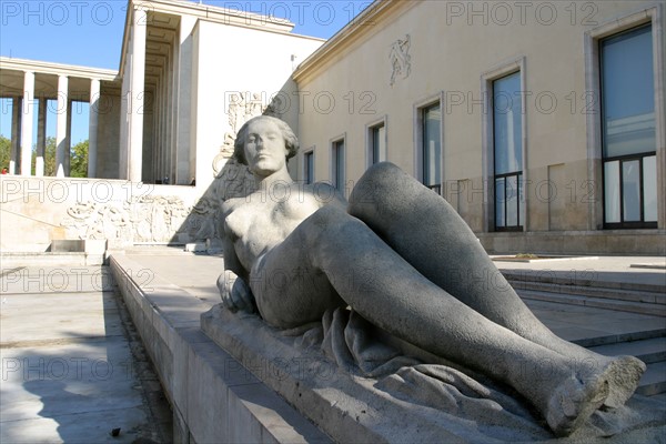 France, Paris 16e, palais de tokyo,
cote Seine, nymphe du sculpteur leon ernest drivier
