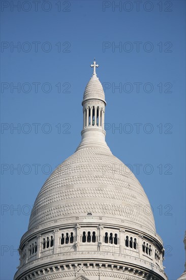 France, Paris 18e, butte Montmartre, basilique du sacre coeur, detail facade, coupoles, domes,