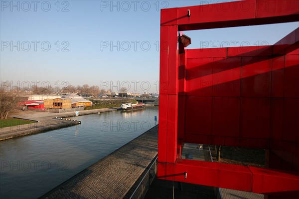 France, Paris 19e, parc de la Villette, pres du cabaret sauvage, canal de l'ourcq, eau, pavillon,