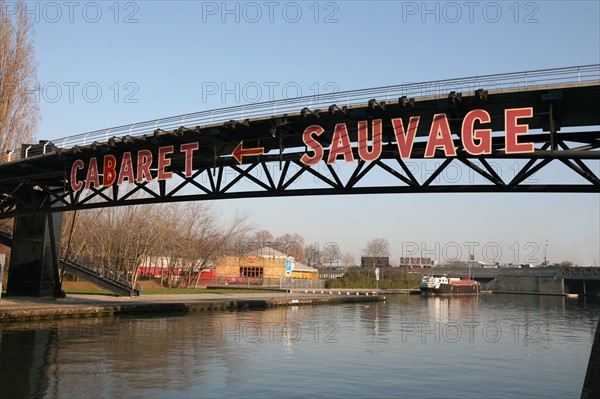 France, Paris 19e, parc de la Villette, pres du cabaret sauvage, canal de l'ourcq, eau, pont,