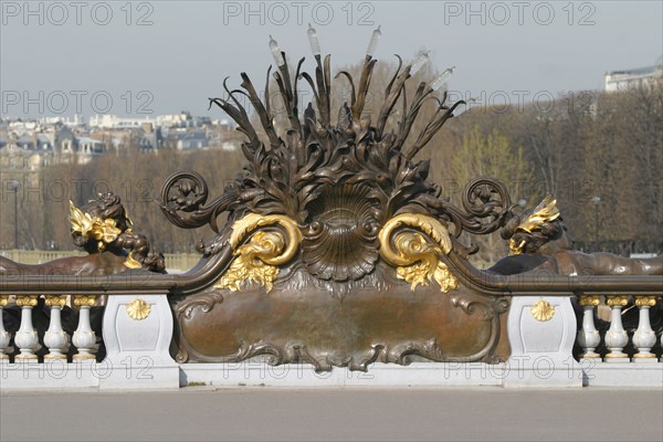 France, Paris 7/8e pont Alexandre III, tablier central, bronze, les nymphes de la Seine,