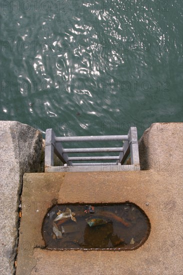 France: Normandie, Seine Maritime, le havre, mer, symbole, eau, echelle de quai sur le port