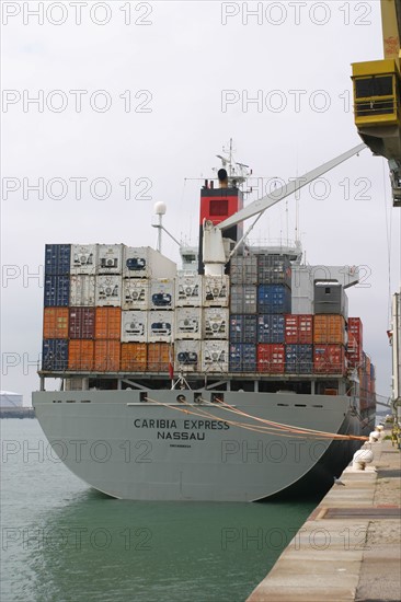 France: Normandie, Seine Maritime, le havre, port de commerce, porte conteneurs, containers, cargo, navire, bateau, marine marchande, commerce international, mondialisation,
