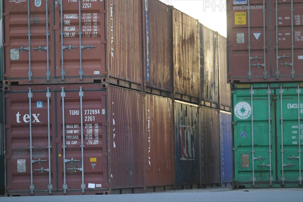 France: Normandie, Seine Maritime, le havre, port de commerce, porte conteneurs, containers, cargo, navire, bateau, marine marchande, commerce international, mondialisation,