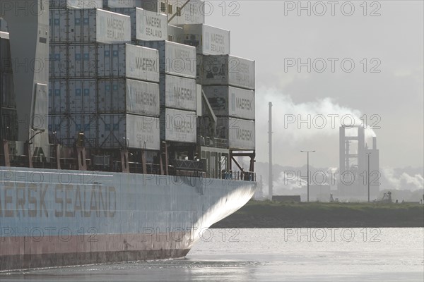 France: Normandie, Seine Maritime, le havre, port de commerce, porte conteneurs, containers, cargo, navire, bateau, marine marchande, commerce international, mondialisation,