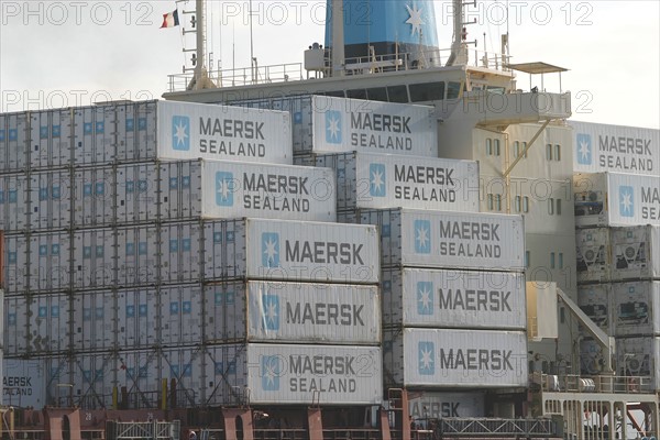 France: Normandie, Seine Maritime, le havre, port de commerce, porte conteneurs, containers, cargo, navire, bateau, marine marchande, commerce international, mondialisation,