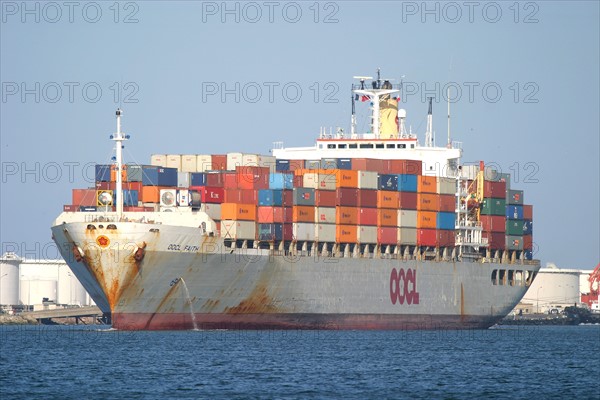 France: Normandie, Seine Maritime, le havre, port de commerce, porte conteneurs, containers, cargo, navire, bateau, marine marchande, commerce international, mondialisation,