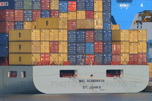 France: Normandie, Seine Maritime, le havre, port de commerce, porte conteneurs, containers, cargo, navire, bateau, marine marchande, commerce international, mondialisation,