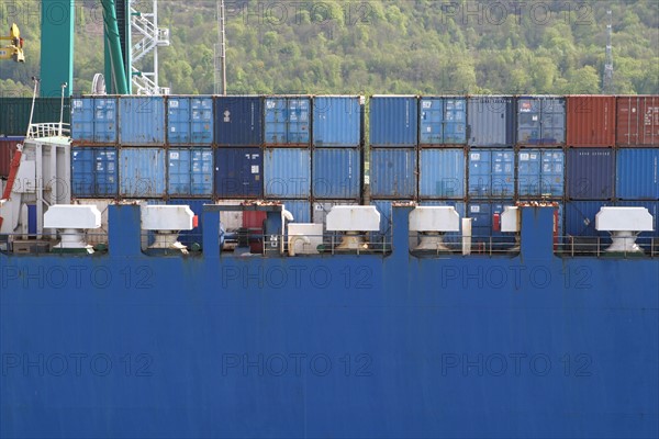 France, Normandie, port de Rouen, conteneurs, containers, commerce international, terminal conteneur grand couronne, cargo porte conteneurs,