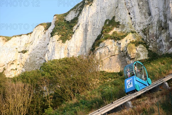 France, Haute Normandie, cote d'albatre, Le Treport, falaise, funiculaire, cabine,