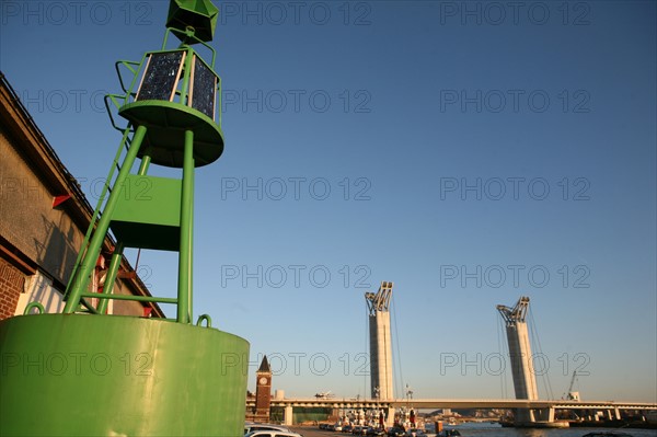 France, Normandie, Seine Maritime, Rouen, port, musee maritime et fluvial, balise verte, pont Gustave Flaubert, maregraphe, sixieme franchissement,