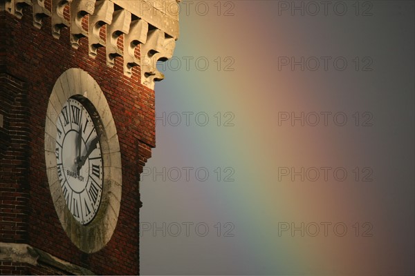 France, Normandie, Seine Maritime, Rouen, quai de boisguilbert, port, armada 2008, arc en ciel sur les maregraphes, ciel sombre, orage, horloge,