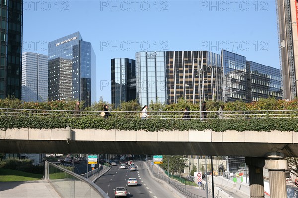 France, hauts de Seine, la defense, tours, immeubles, gratte ciel, circualtion automobile, boulevard circulaire,