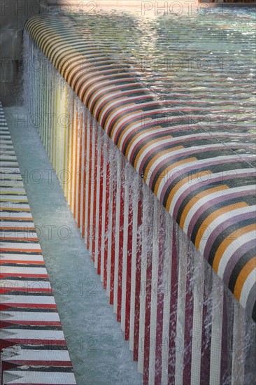 France, hauts de Seine, la defense, tours, immeubles, gratte ciel, fontaine monumentale de yaacov agam, eau,