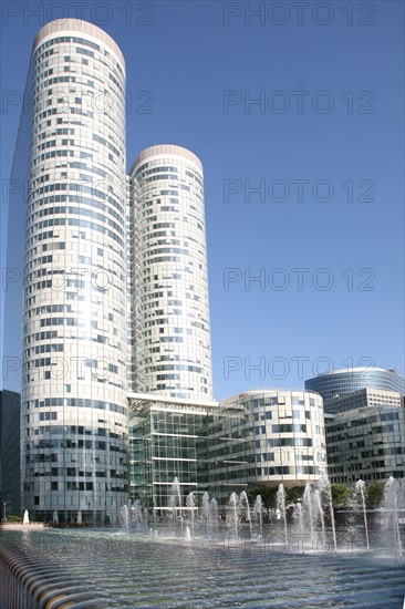 France, hauts de Seine, la defense, tours, immeubles, gratte ciel, fontaine monumentale de yaacov agam, eau, tour coeur defense,