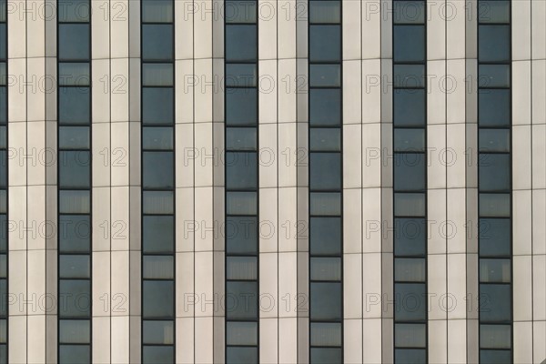 France, hauts de Seine, la defense, tours, immeubles, gratte ciel, fenetres, verre, immeuble de bureaux,