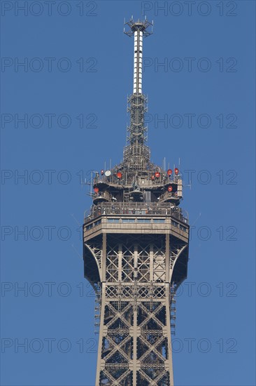 France, Paris 7e, au sommet de la Tour Eiffel, dame de fer, emetteur tdf, television, antenne, paraboles,
