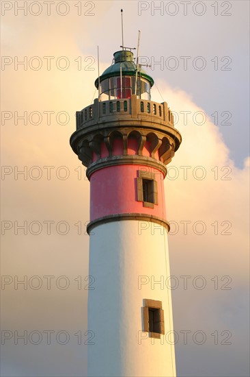 France, Basse Normandie, calvados, ouistreham, phare, ciel, soleil couchant, signalisation maritime,